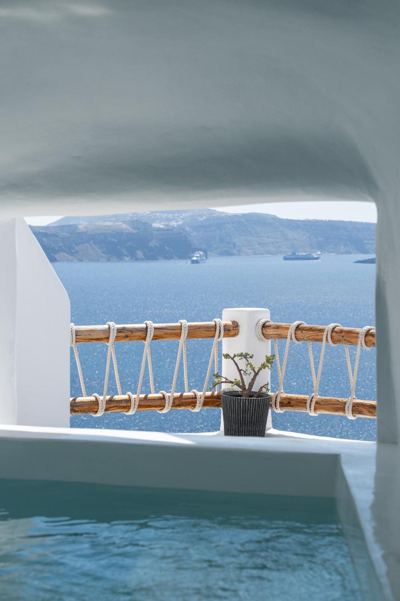 Luxus Vip Suites Oía Exterior photo